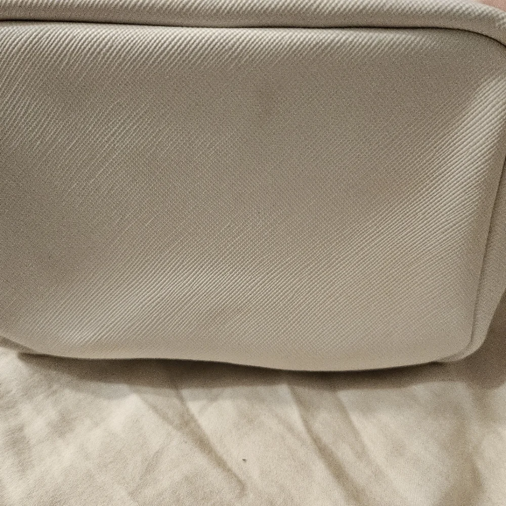 Arbonne‎ White and Green Travel Pouch